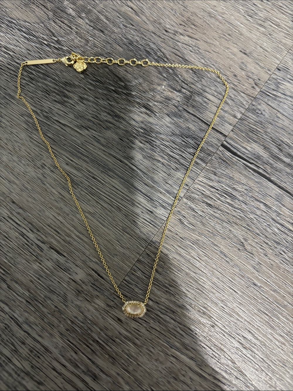 Kendra Scott necklace